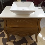 Златна ретро мебел с мраморен плот 